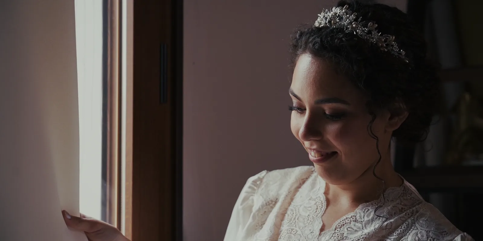 Irene, en la ventana.